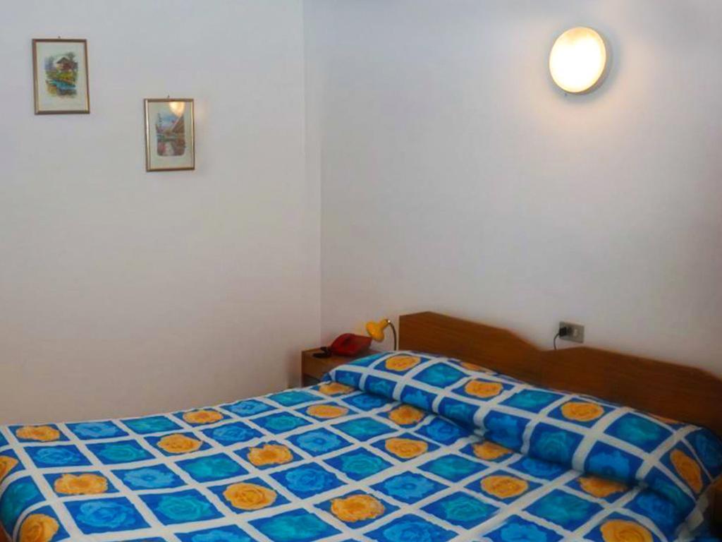 Hotel Ristorante Sassi Rossi Taceno Ruang foto