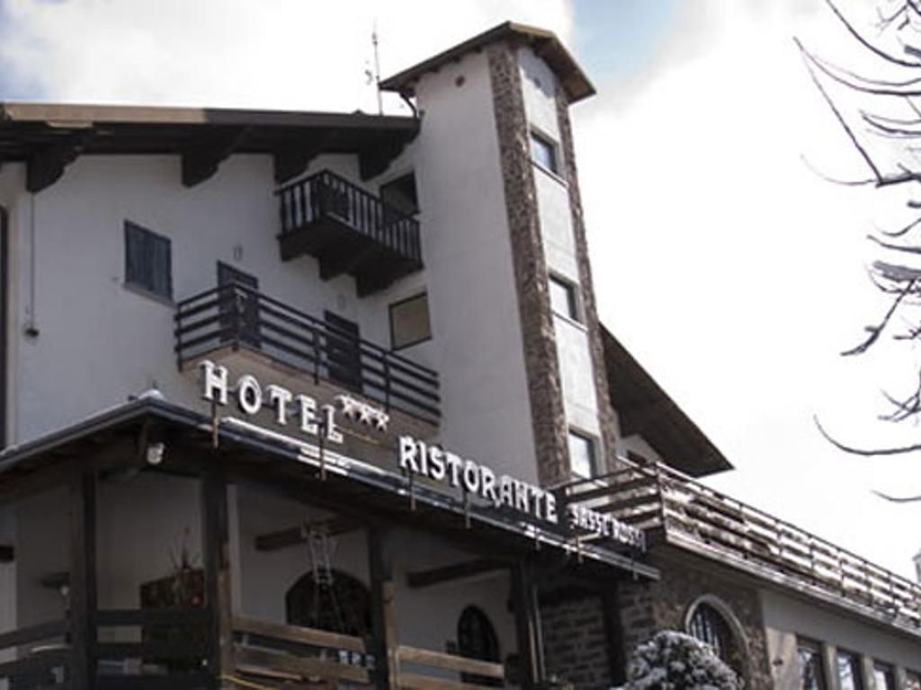 Hotel Ristorante Sassi Rossi Taceno Bagian luar foto