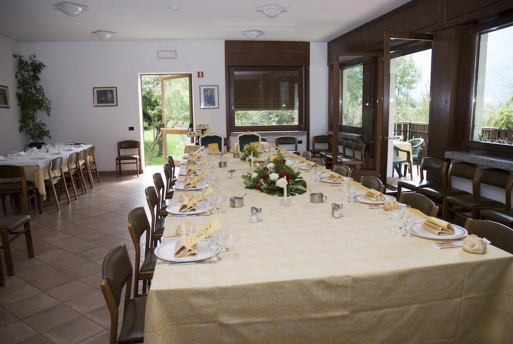 Hotel Ristorante Sassi Rossi Taceno Bagian luar foto