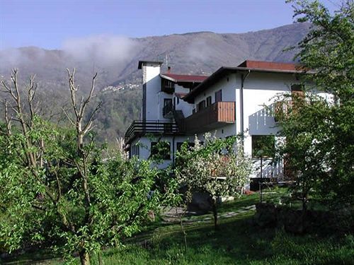 Hotel Ristorante Sassi Rossi Taceno Bagian luar foto