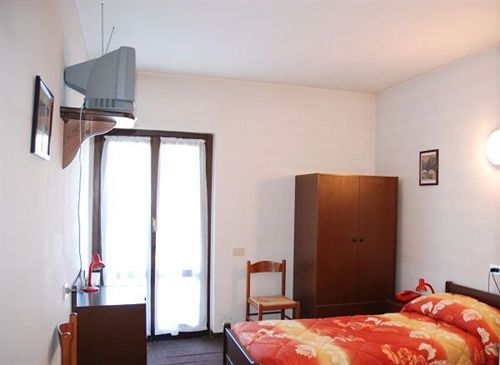 Hotel Ristorante Sassi Rossi Taceno Bagian luar foto