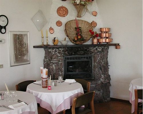 Hotel Ristorante Sassi Rossi Taceno Bagian luar foto