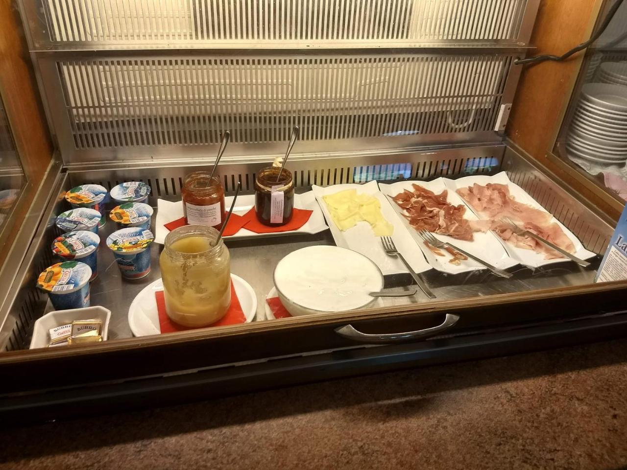 Hotel Ristorante Sassi Rossi Taceno Bagian luar foto