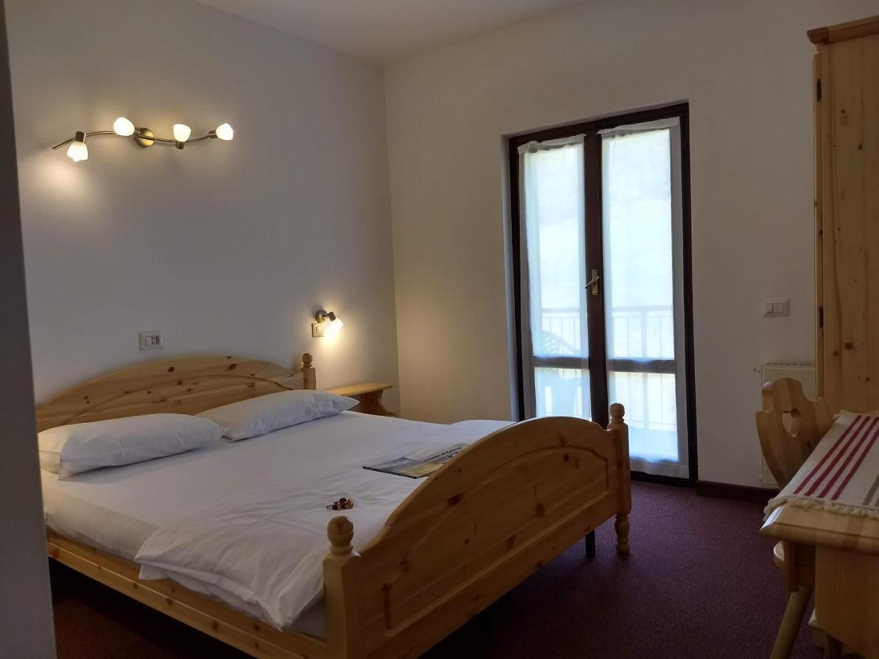 Hotel Ristorante Sassi Rossi Taceno Bagian luar foto