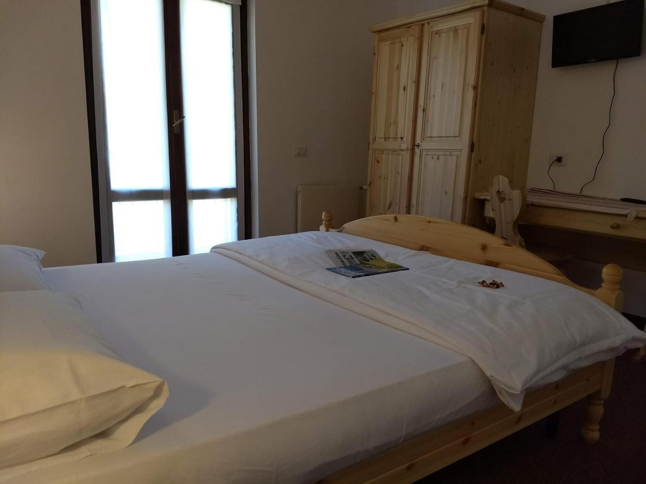 Hotel Ristorante Sassi Rossi Taceno Bagian luar foto